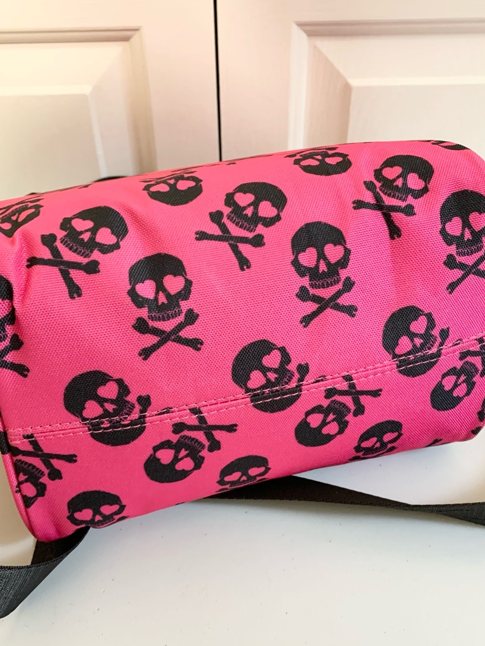 Betsey Johnson Skull Crossbody Lunch Bag Zip Top NEW Whimsigoth Pretty Punk - Picture 6 of 8